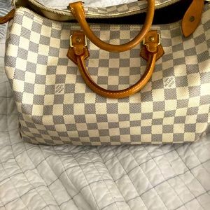 Louis Vuitton AUTHENTIC bag with serial number